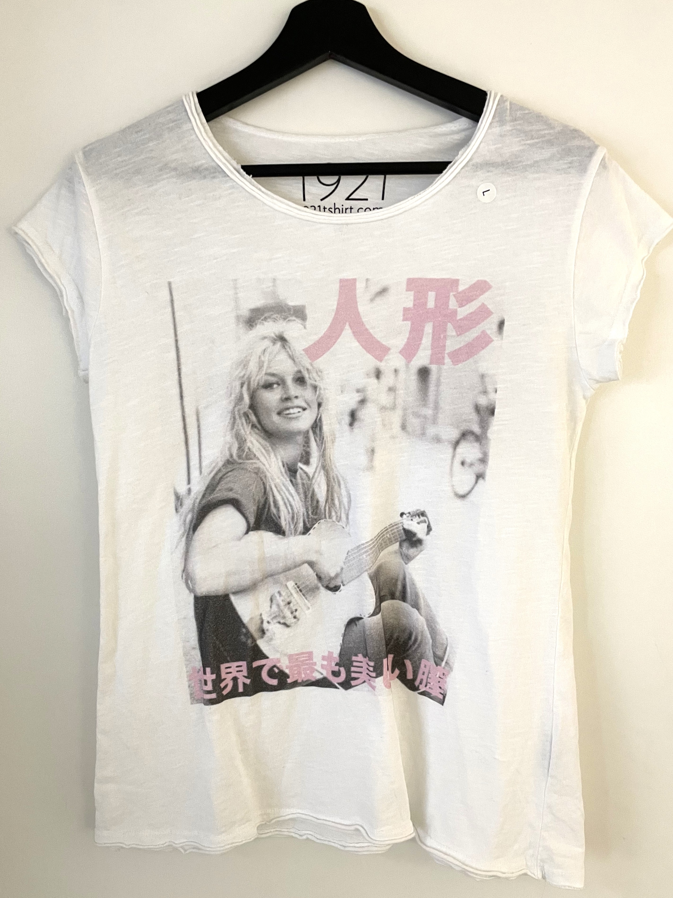 Brigit Bardot mit Gitarre, rosa Größe: L