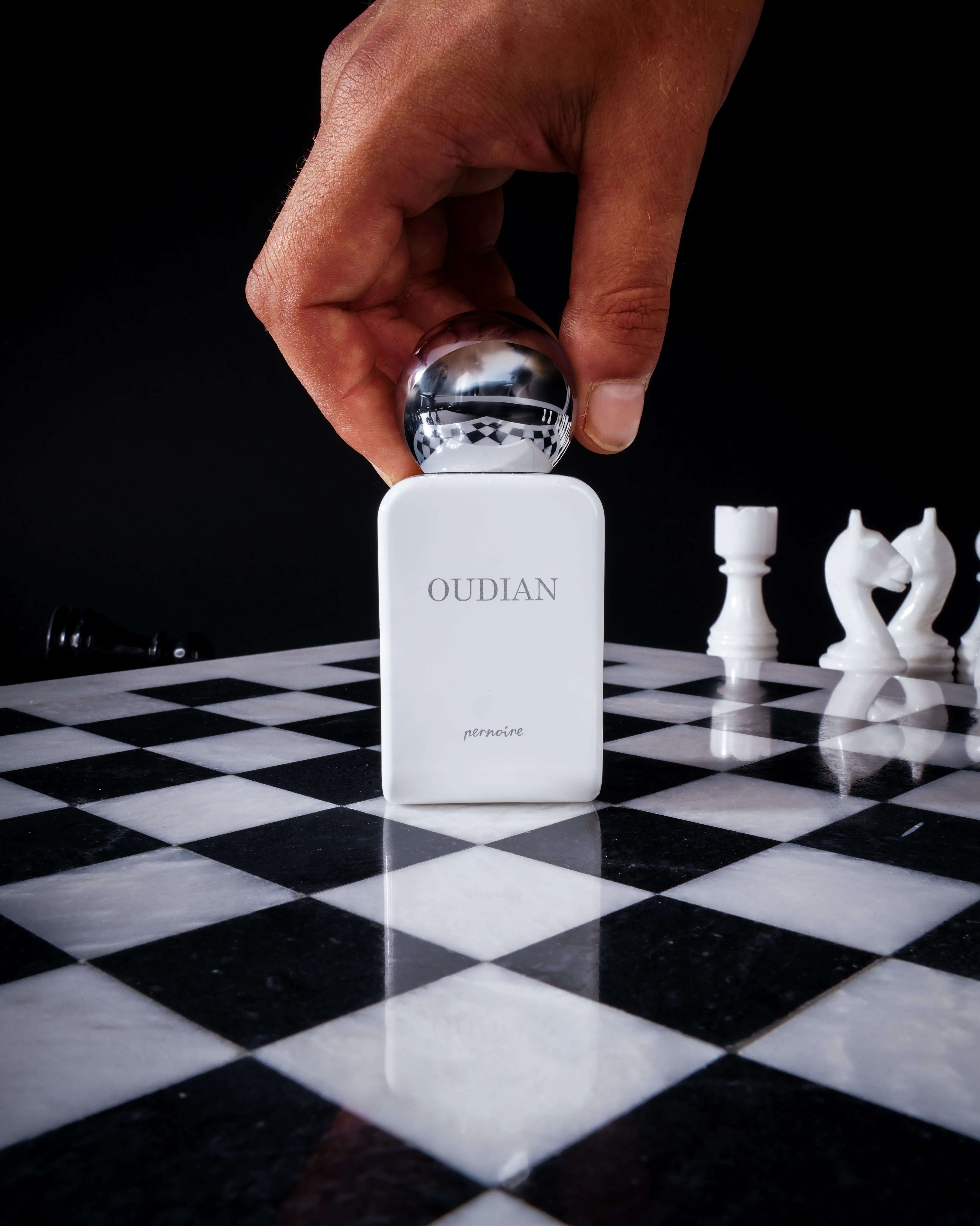 Oudian Duft on Chessboard
