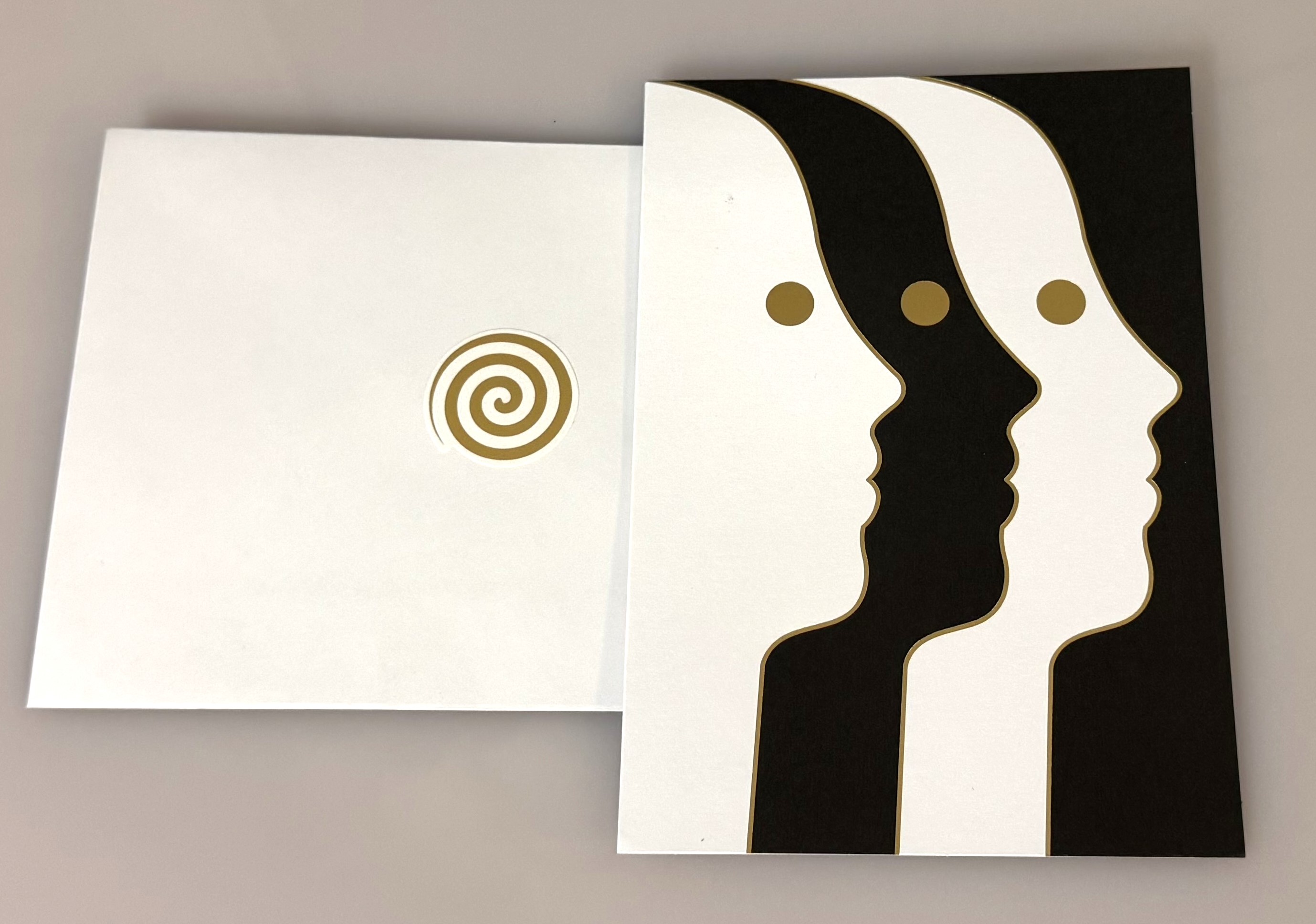 Gesichter Karte mit drei Gesichtern s/w